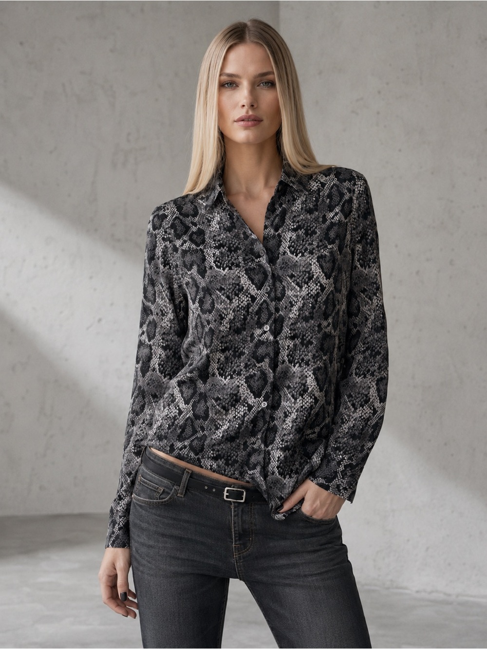 Equipment 100% Silk Black & Gray Snake-Print Button Down Shirt NWOT Size Small